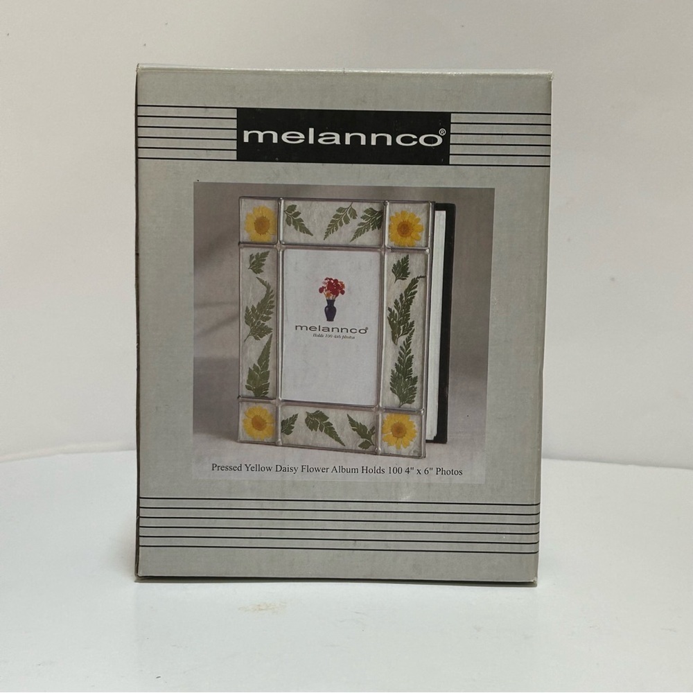 Melannco Pressed Yellow Daisy Flower Photo Album
